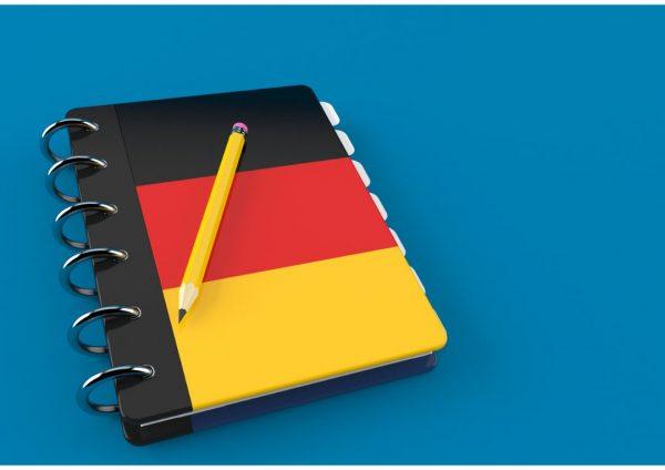 Photo d'un cahier aux couleurs du drapeau Allemand