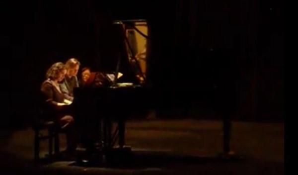 Femme jouant du piano